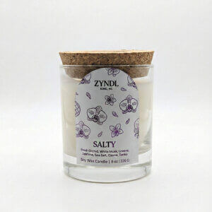 Candle with floral and salty scent