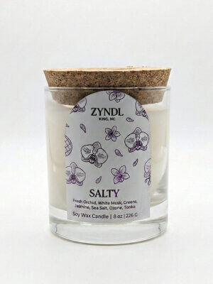 Candle with floral and salty scent