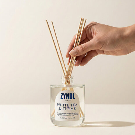 Reed diffuser with white tea scent
