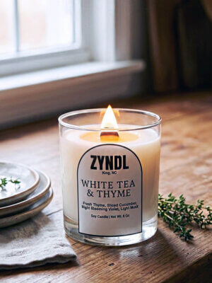 Candle with white tea and thyme