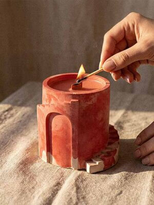 Woodsy ginger scented candle